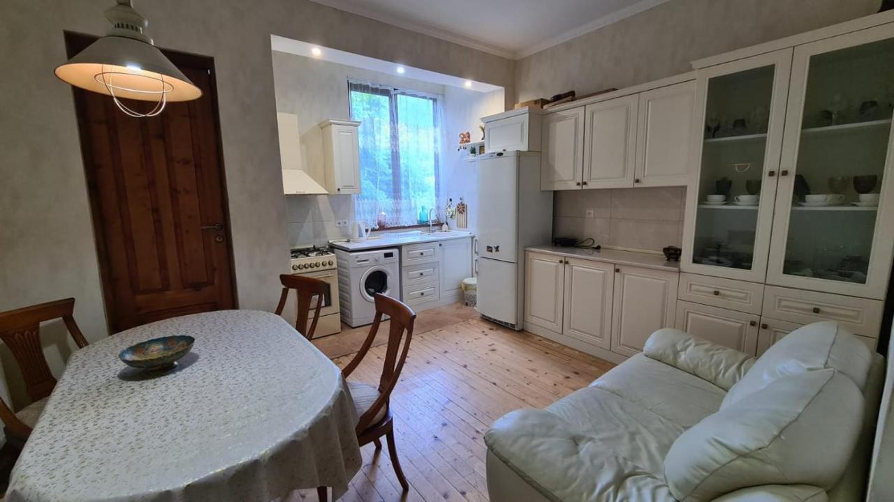 Guest House Casa Borjomi Bagian luar foto