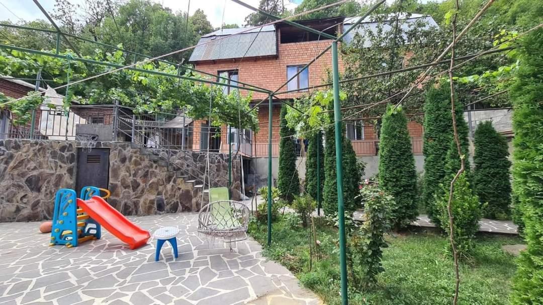 Guest House Casa Borjomi Bagian luar foto